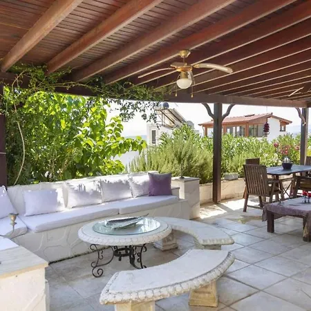 Comfortable Triplex 5 Min To The With Garden In 4* Bodrum