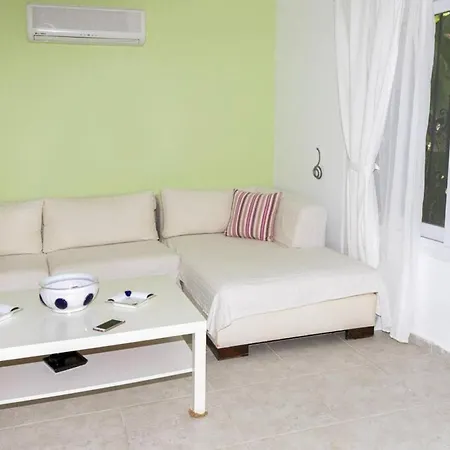 Comfortable Triplex 5 Min To The With Garden In