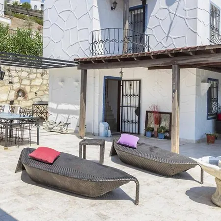 Comfortable Triplex 5 Min To The With Garden In Hotel 4*