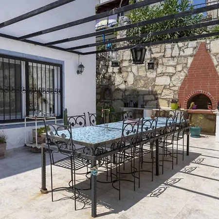 Comfortable Triplex 5 Min To The With Garden In 4*
