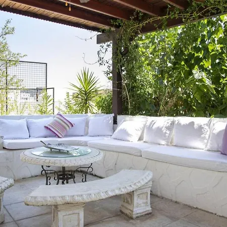 Отель Comfortable Triplex 5 Min To The With Garden In Бодрум