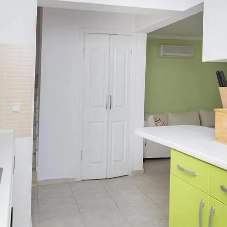 Comfortable Triplex 5 Min To The With Garden In 4* Бодрум