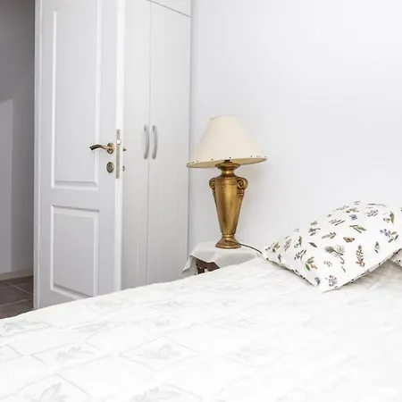 Comfortable Triplex 5 Min To The With Garden In 4*