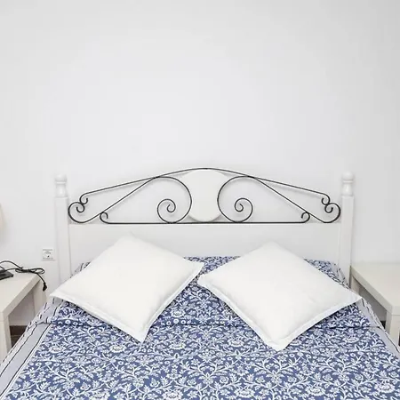Comfortable Triplex 5 Min To The With Garden In